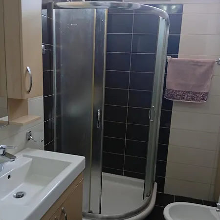 New 9 דירה טיראנה