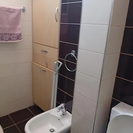 New 9 * Tirana